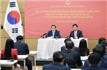 Thủ tướng gặp cộng đồng người Việt Nam tại Hàn Quốc 