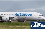 Máy bay Air Europa hạ cánh khẩn cấp do nhiễu động không khí 