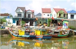 Cờ Tổ quốc tô điểm không gian làng biển tại Nghệ An