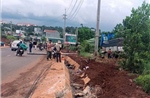 Xe tải tông xe máy trên Quốc lộ 28 làm 2 người thương vong