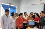 Vĩnh Long: Tặng quà, khám chữa bệnh, hội chợ tri ân người có công