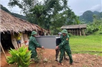 Ứng phó với bão số 5: Căng mình xuyên đêm hỗ trợ di dời, sơ tán dân đến nơi an toàn