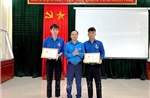 Trao huy hiệu &#39;Tuổi trẻ dũng cảm&#39; tặng đoàn viên thanh niên cứu người đuối nước