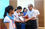 Trao tặng học bổng &#39;Thắp sáng ước mơ&#39; cho thanh thiếu nhi tỉnh Quảng Ngãi