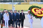 Đại biểu Quốc hội vào Lăng viếng Chủ tịch Hồ Chí Minh 