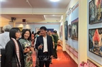Triển lãm &#39;Về miền đất đỏ&#39; tôn vinh nữ họa sĩ ba miền