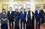 Thủ trướng Phạm Minh Chính thăm nguyên Thủ tướng Kuwait Sheikh Nasser Al-Mohammed Al-Jaber Al-Sabah