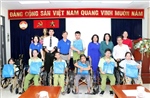 Trao tặng xe lăn, vốn sinh kế cho người khuyết tật và trẻ em khó khăn