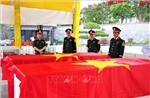 Đón nhận hài cốt liệt sĩ quân tình nguyện và chuyên gia Việt Nam hy sinh tại Lào về nước