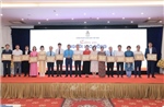 Thắp lên ngọn lửa trí thức và nhân văn trong môi trường giáo dục 