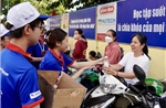Màu áo xanh đồng hành cùng sĩ tử vượt vũ môn