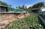 Sạt lở bờ sông Lai Vung làm một căn nhà đổ sụp