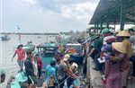 Tàu cá chìm sau va chạm với tàu hàng, một thuyền viên tử vong