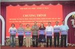 Hỗ trợ học sinh có hoàn cảnh khó khăn đón năm học mới