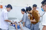 Cảnh sát giao thông đưa cháu bé có nguy cơ vỡ bàng quang đến bệnh viện kịp thời