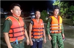 Kịp thời cứu hai ngư dân gặp nạn trên vùng biển Cà Mau