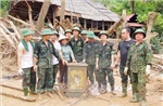 Bộ đội phát hiện, trao trả nhiều tài sản giá trị trong quá trình giúp dân khắc phục hậu quả thiên tai