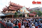 Đông đảo tăng ni, phật tử về Việt Nam Quốc Tự dự Đại lễ Phật đản