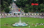 Đông đảo người dân đến tham quan Hội trường Thống Nhất trong dịp Quốc khánh