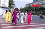 Phố đi bộ Nguyễn Huệ rực rỡ sắc màu dịp 8/3