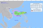 Áp thấp nhiệt đới áp sát biển Đông, đổi hướng liên tục 