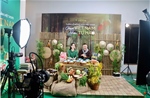 Nghệ sĩ Tự Long livestream &#39;chốt đơn&#39; gạo ngon nhất thế giới ST25