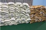 Phát hiện, tạm giữ gần 2 tấn đường không rõ nguồn gốc, xuất xứ