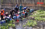 Bất ngờ: Hơn 100 tấn rác bị chặn lại sau 10 ngày vận hành phao chắn rác thế hệ mới