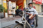 Ấm lòng ‘bánh mì treo&#39; và &#39;xôi treo’ miễn phí cho người khó khăn ở TP Hồ Chí Minh