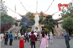 Người dân TP Hồ Chí Minh đi chùa cầu an Rằm tháng Giêng