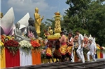 Hàng nghìn người tham gia lễ rước Kirab Waisak tại đền Borobudur