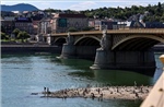 Quân đội Romania cho nổ mìn trên sông để cứu nhà máy điện hạt nhân