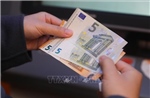 Bất an gia tăng khiến người dân châu Âu tăng tích trữ tiền mặt 
