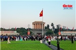 Trào dâng lòng yêu nước trong lễ chào cờ đặc biệt sáng 2/9
