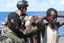 Quá tải cướp biển, quốc đảo Xâysen cầu cứu
