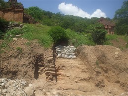 Phát hiện hai bức tường cổ dưới lòng đất tại Bình Thuận
