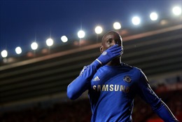 Demba Ba ra mắt Chelsea bằng 2 bàn thắng