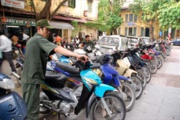 Bộ Giao thông Vận tải đề nghị Hà Nội giải quyết bất cập trong quản lý lòng đường, hè phố 