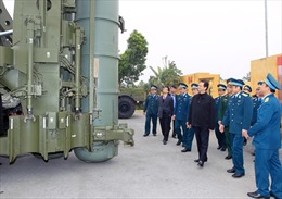 Thủ tướng kiểm tra tổ hợp tên lửa tối tân S-300