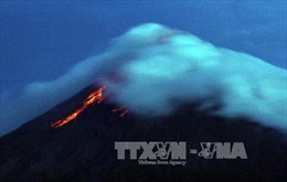 Philippines nâng cảnh báo núi lửa Mayon lên mức &#39;khó kiểm soát&#39; 