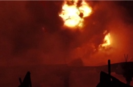 Kho dầu bốc cháy ngùn ngụt tại Donetsk sau sau vụ nổ lớn