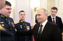 Video Tổng thống Putin xác nhận với các binh sĩ Nga về tái tranh cử