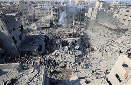 Trại tị nạn Gaza hứng chịu &#39;đêm địa ngục&#39; khi bị Israel pháo kích