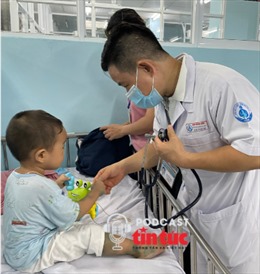 Nhiều bệnh viện phía Nam thiếu thuốc, bệnh nhi mắc tay chân miệng &#39;dồn&#39; lên TP Hồ Chí Minh điều trị