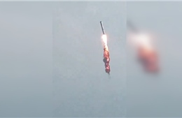 Tên lửa Trung Quốc rơi sau khi phóng và nổ tung