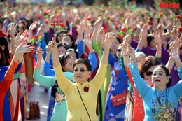 TP Hồ Chí Minh: 5.000 phụ nữ tham gia đồng diễn tôn vinh áo dài Việt Nam