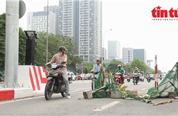 Hà Nội: Cầu vượt thép Mai Dịch chưa được thông xe, các phương tiện đã lũ lượt lên cầu