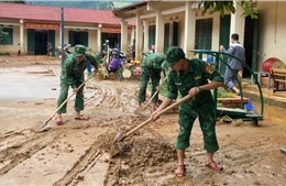 Nhiều trường ở các tỉnh &#39;tâm lũ&#39; đón học sinh trở lại