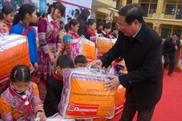 Xua tan mùa đông giá lạnh cho học sinh dân tộc nội trú Lào Cai
