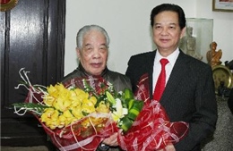 Thủ tướng chúc Tết các lãnh đạo tiền bối